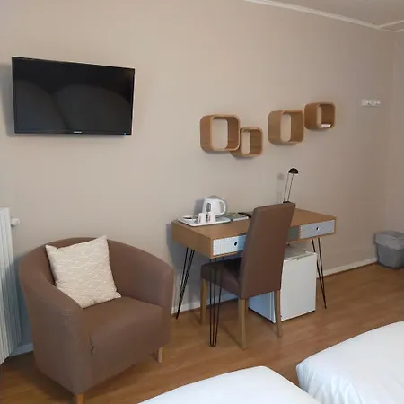 Les Alpes Hotel